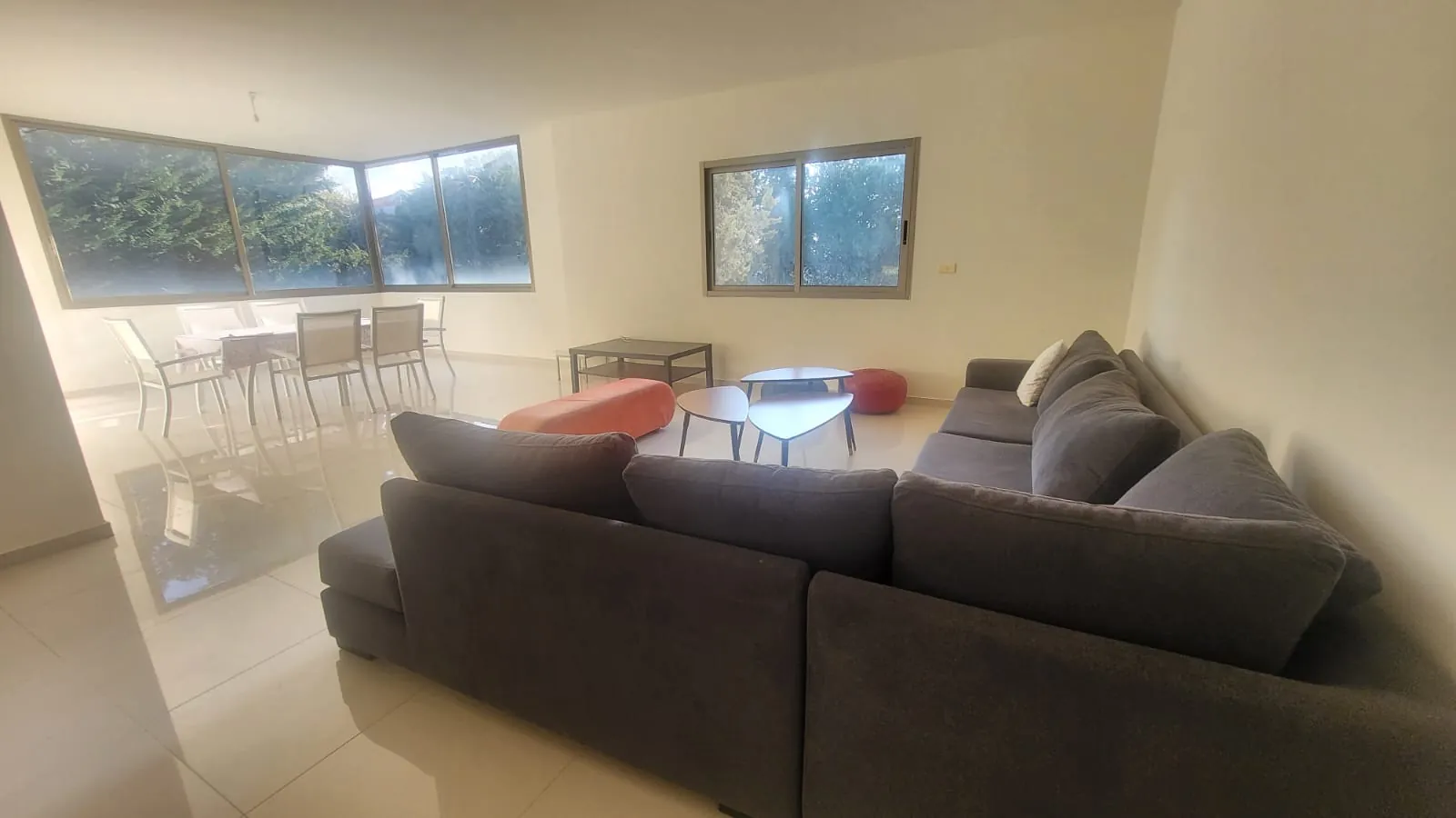 Fully Furnished Apartment For Rent in Ballouneh — الصورة 2