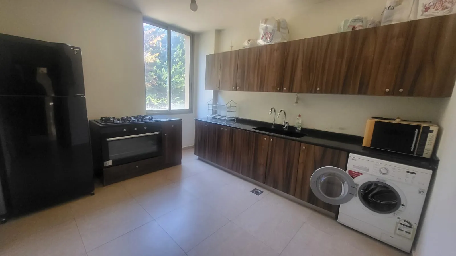 Fully Furnished Apartment For Rent in Ballouneh — الصورة 3