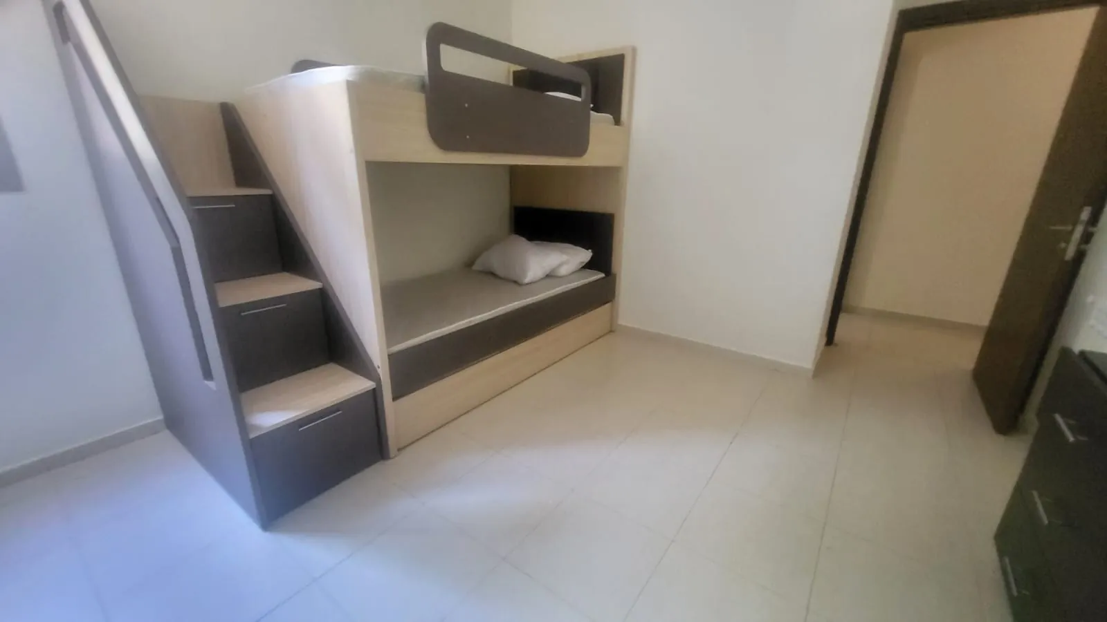 Fully Furnished Apartment For Rent in Ballouneh — الصورة 7
