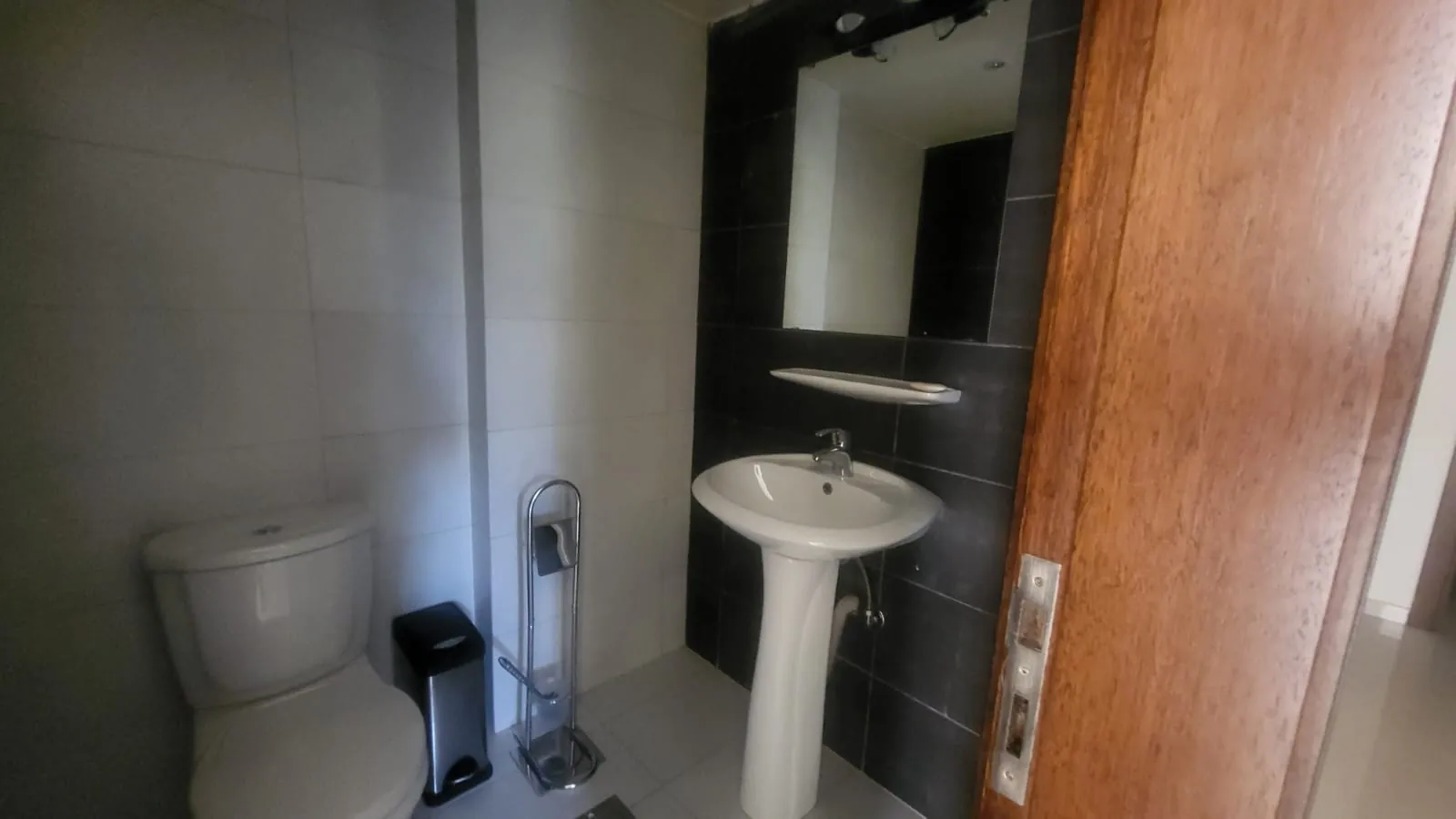 Fully Furnished Apartment For Rent in Ballouneh — الصورة 9