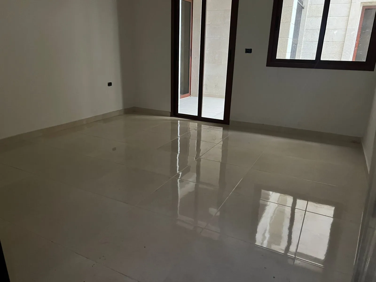 3-Bedroom Apartment For Rent in Aley — الصورة 2