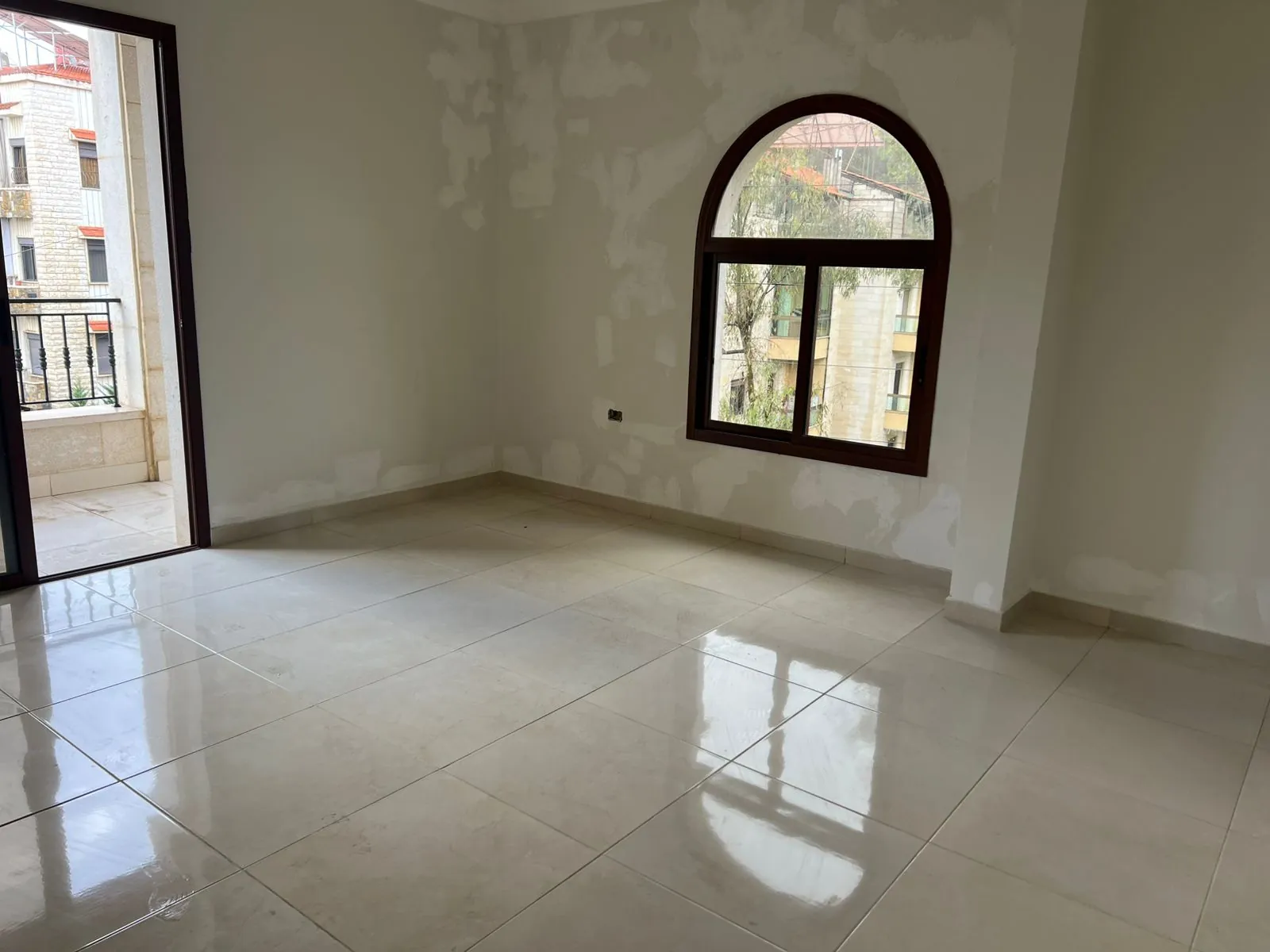 Spacious Apartment For Rent in Aley — الصورة 2