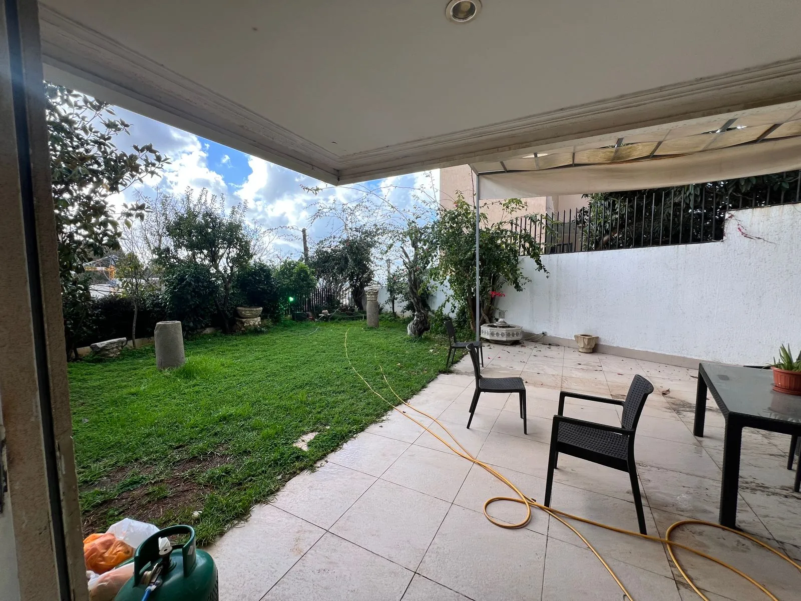 Luxurious Fully-Furnished High-End Villa For Rent in Baabda — الصورة 3