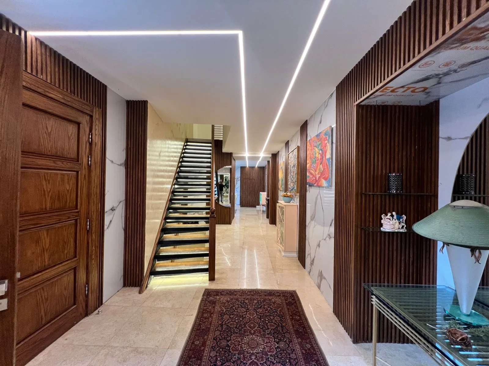 Luxurious Fully-Furnished High-End Villa For Rent in Baabda — الصورة 5