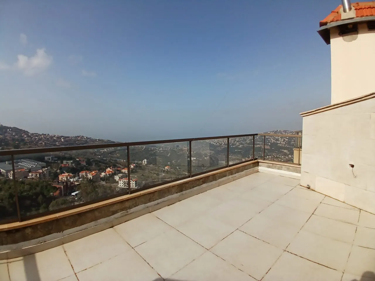 Duplex With Panoramic View For Sale in Chwaya, El Metn — الصورة 3