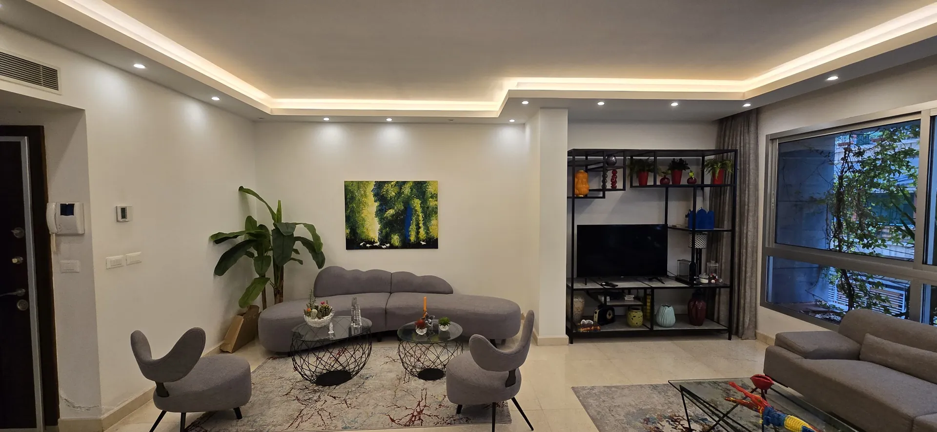 Nicely Decorated Apartment For Sale in Ras El Nabeh, Beirut — الصورة 2