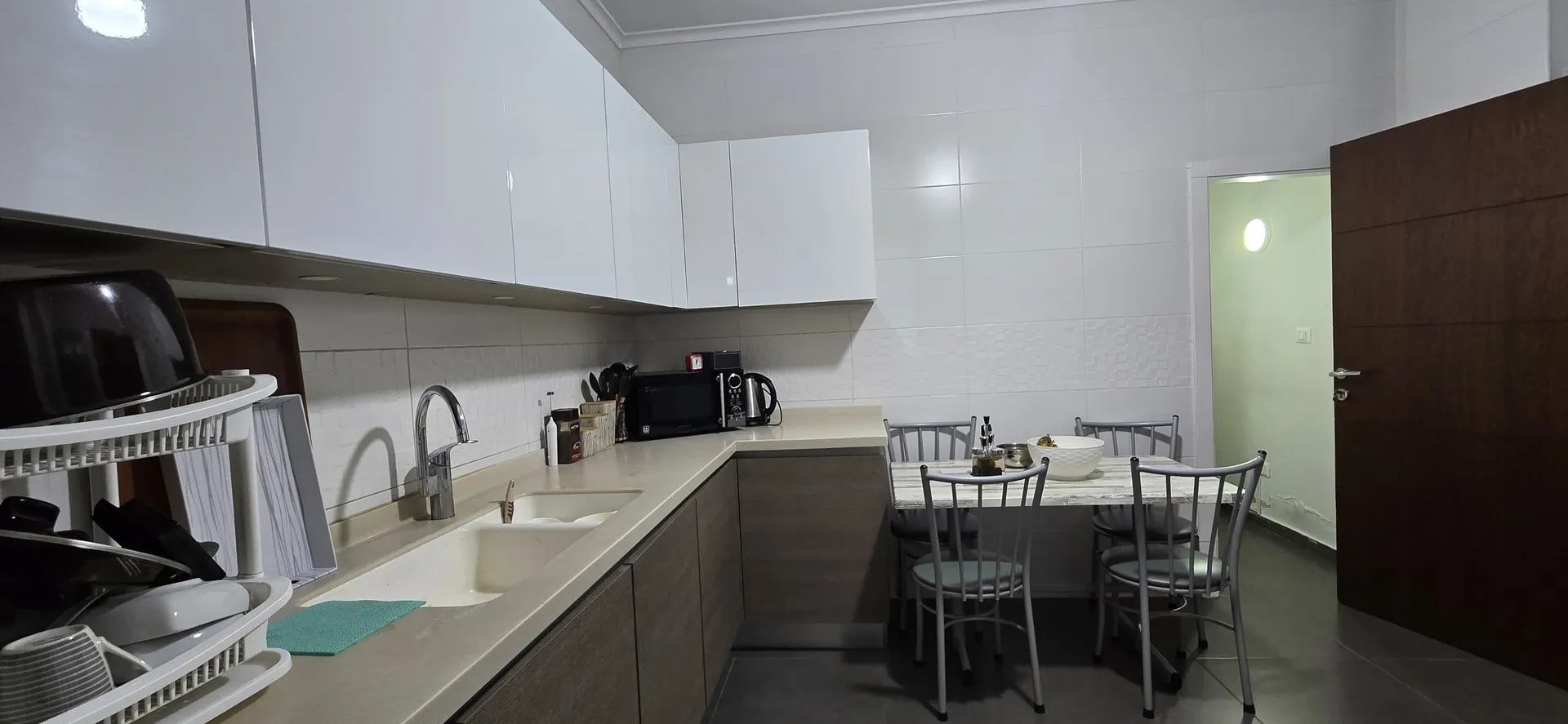 Nicely Decorated Apartment For Sale in Ras El Nabeh, Beirut — الصورة 5