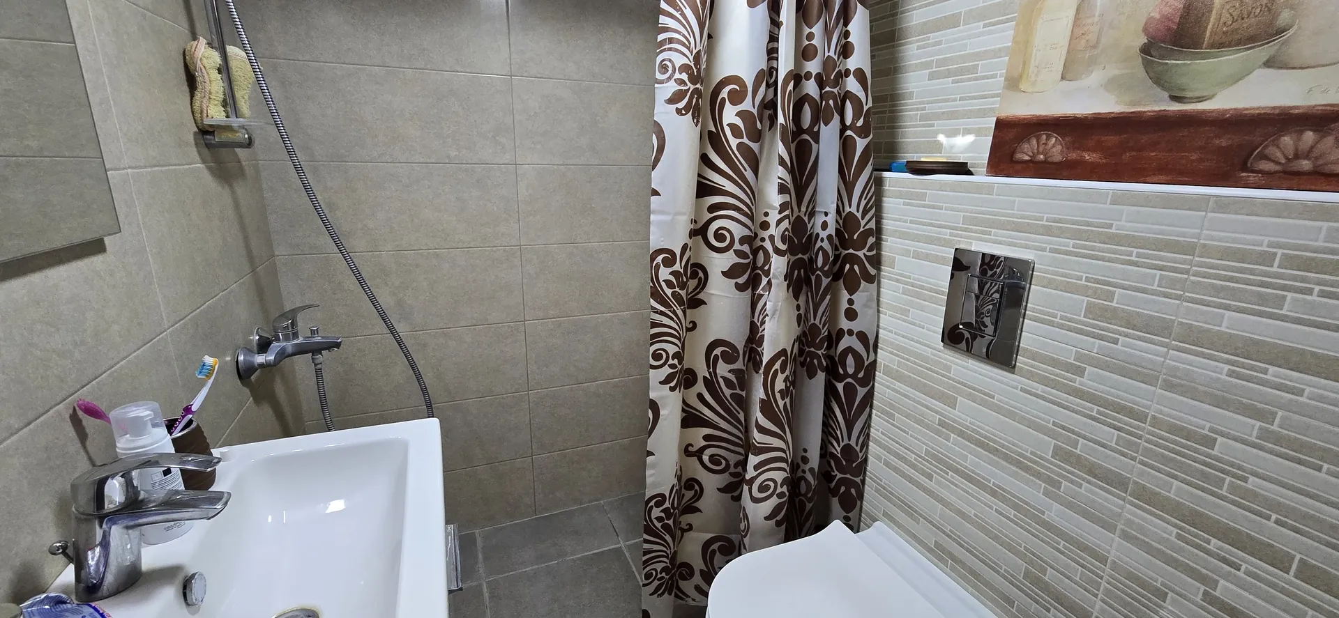 Nicely Decorated Apartment For Sale in Ras El Nabeh, Beirut — الصورة 9
