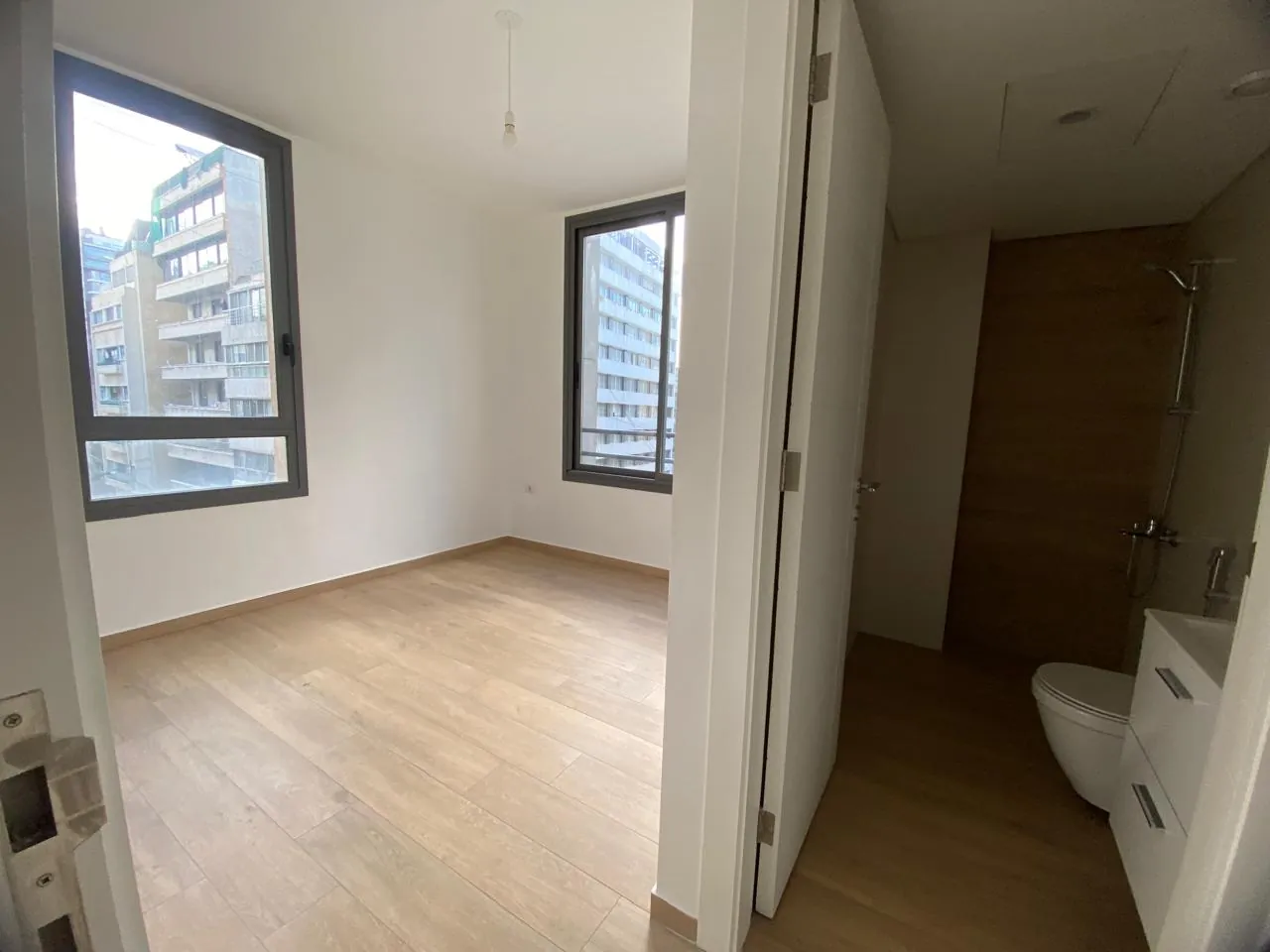 Brand New 2-Bedroom Apartment For Sale in Sadat, Ras Beirut — الصورة 5
