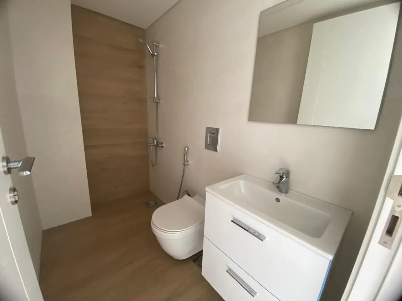 Brand New 2-Bedroom Apartment For Sale in Sadat, Ras Beirut — الصورة 8