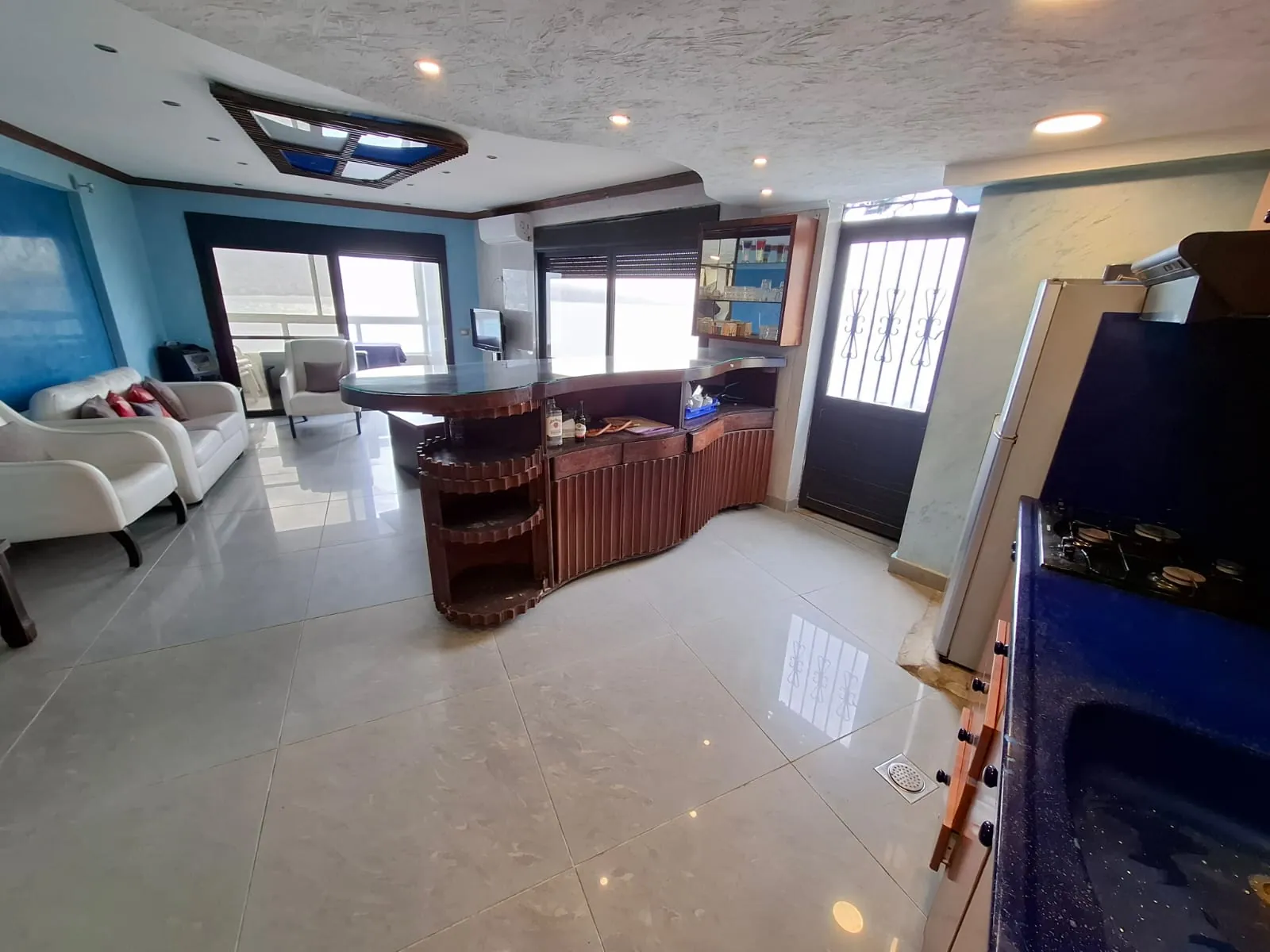 One-Bedroom Chalet For Rent in A Well Known Resort in Jounieh — الصورة 4