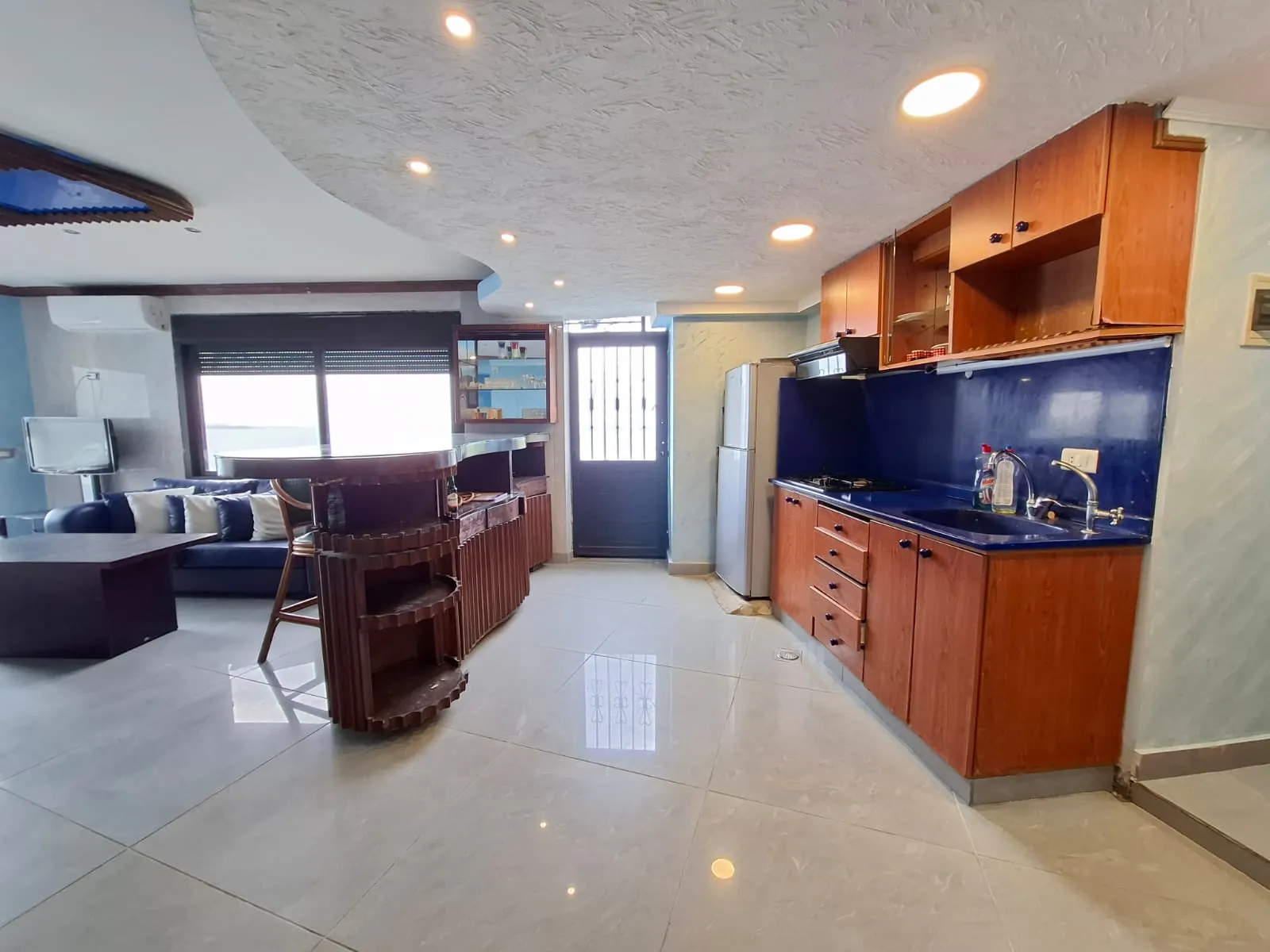 One-Bedroom Chalet For Rent in A Well Known Resort in Jounieh — الصورة 6