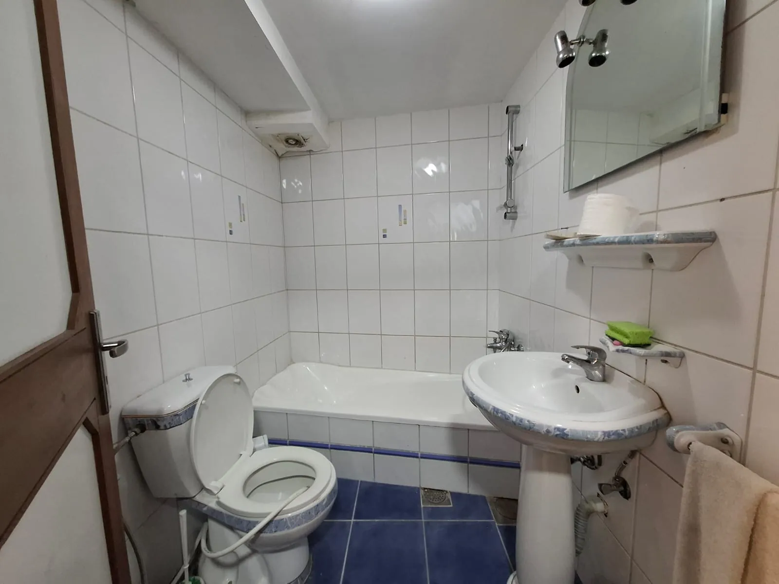 One-Bedroom Chalet For Rent in A Well Known Resort in Jounieh — الصورة 8