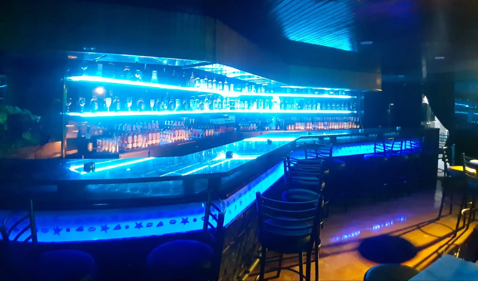 Decorated & Ready To Move-In Night Club For Rent in Badaro — photo 3