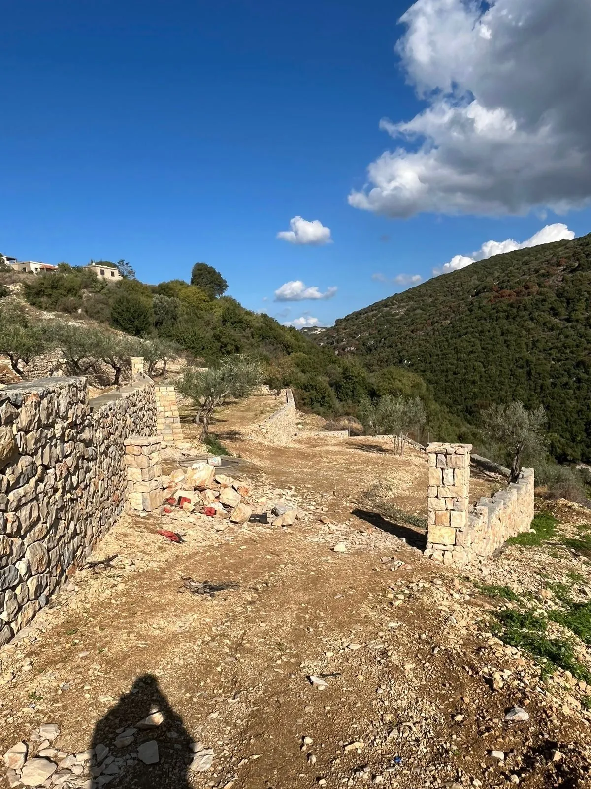 A 1,200 SQM Land For Sale in Sghar, Batroun — الصورة 3