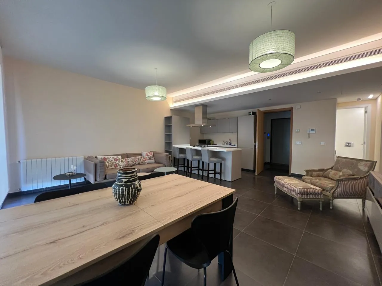 Beautifully Furnished Apartment For Rent in Achrafieh, Nazareth — الصورة 2