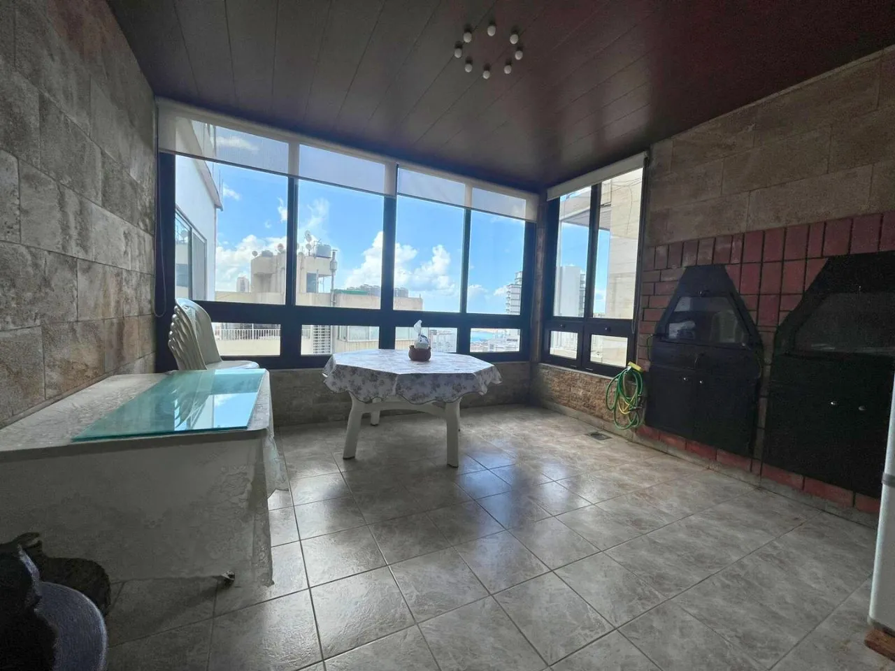 4-Bedroom Apartment with Sea View For Sale in Achrafieh, Geitawi — الصورة 9