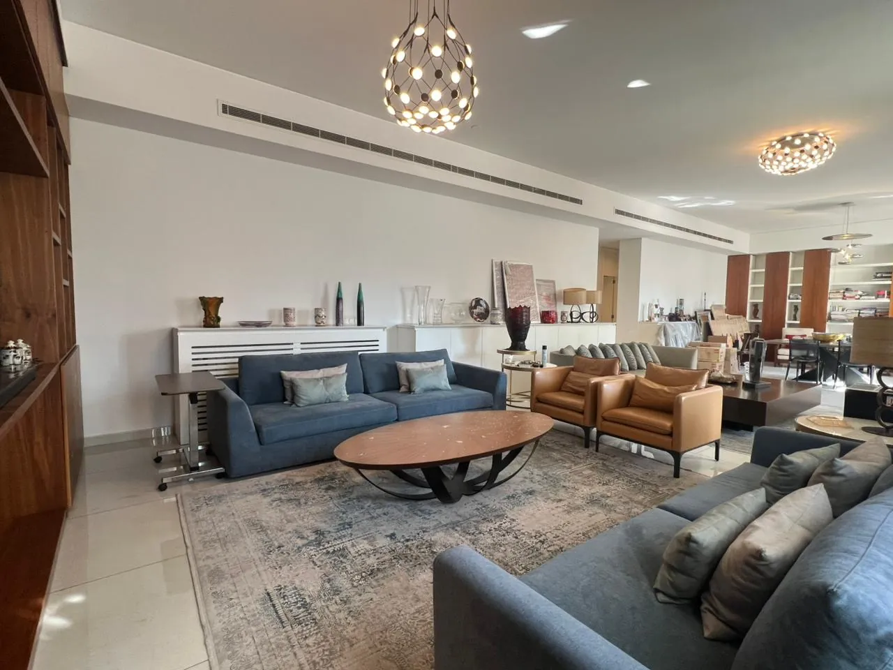 4-Bedroom Apartment with Open View For Sale in Gemayzeh, Saifi — الصورة 3