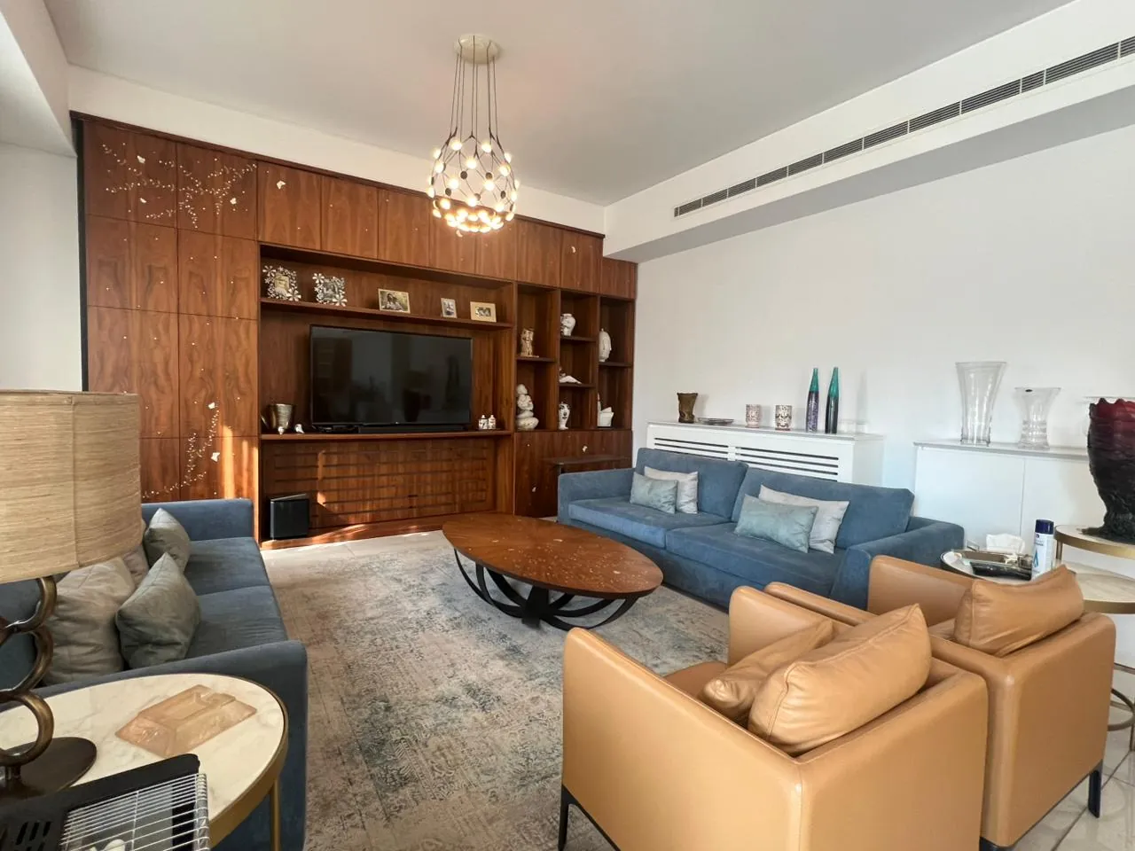 4-Bedroom Apartment with Open View For Sale in Gemayzeh, Saifi — الصورة 4