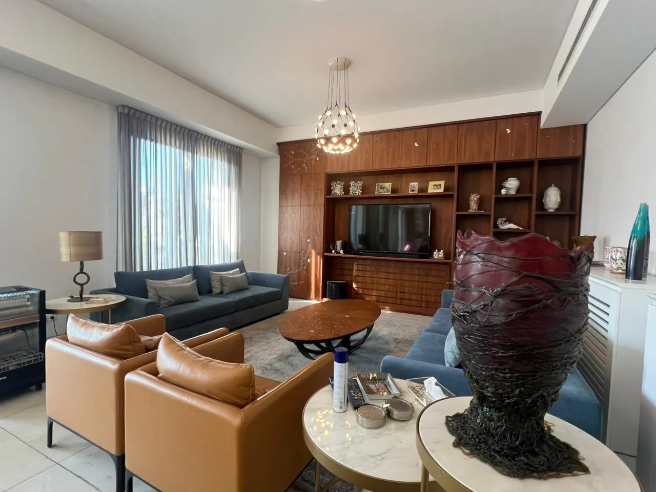 4-Bedroom Apartment with Open View For Sale in Gemayzeh, Saifi — الصورة 9