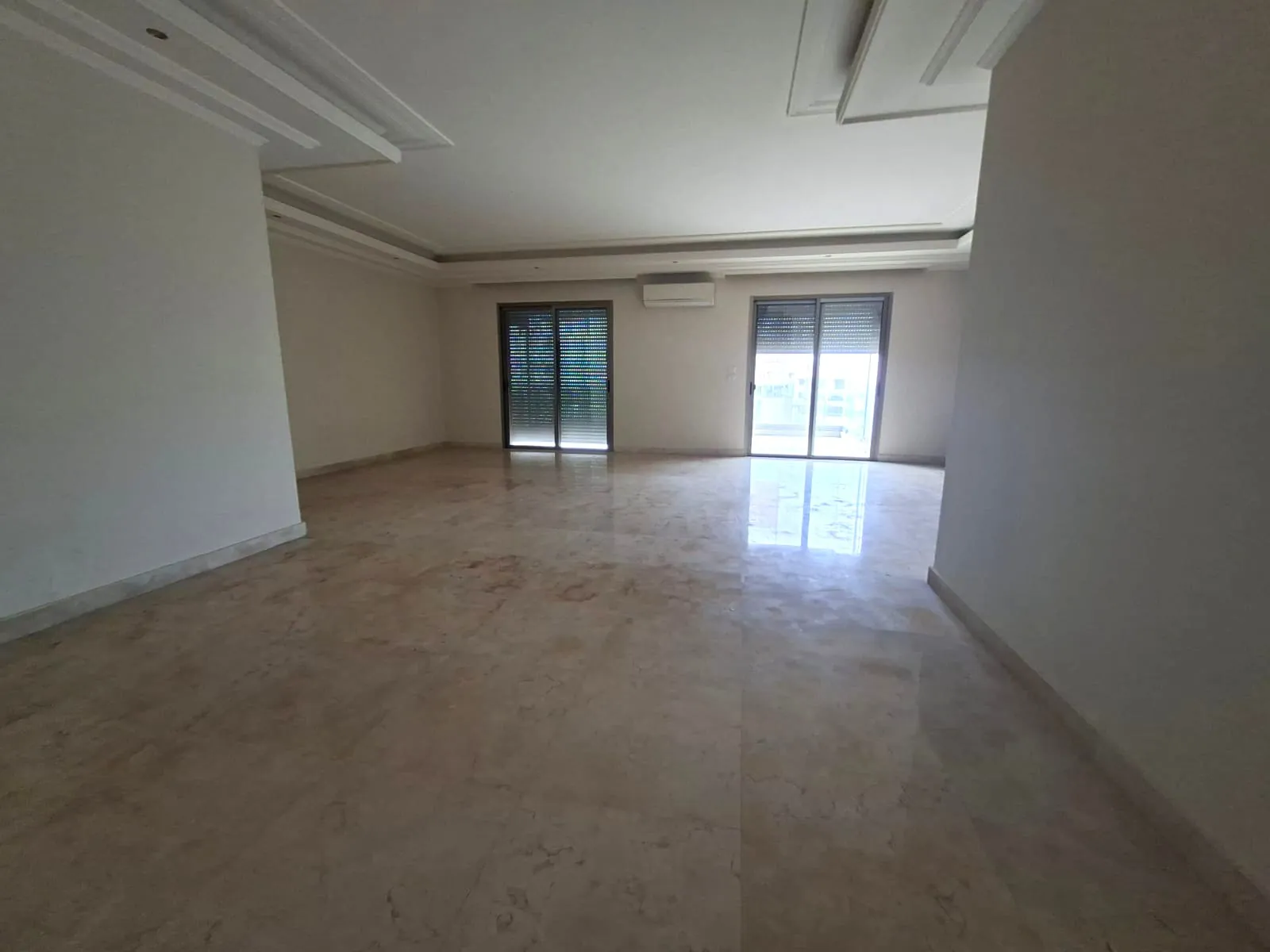 Spacious 3-Bedroom Apartment For Sale in Bir Hassan — الصورة 2