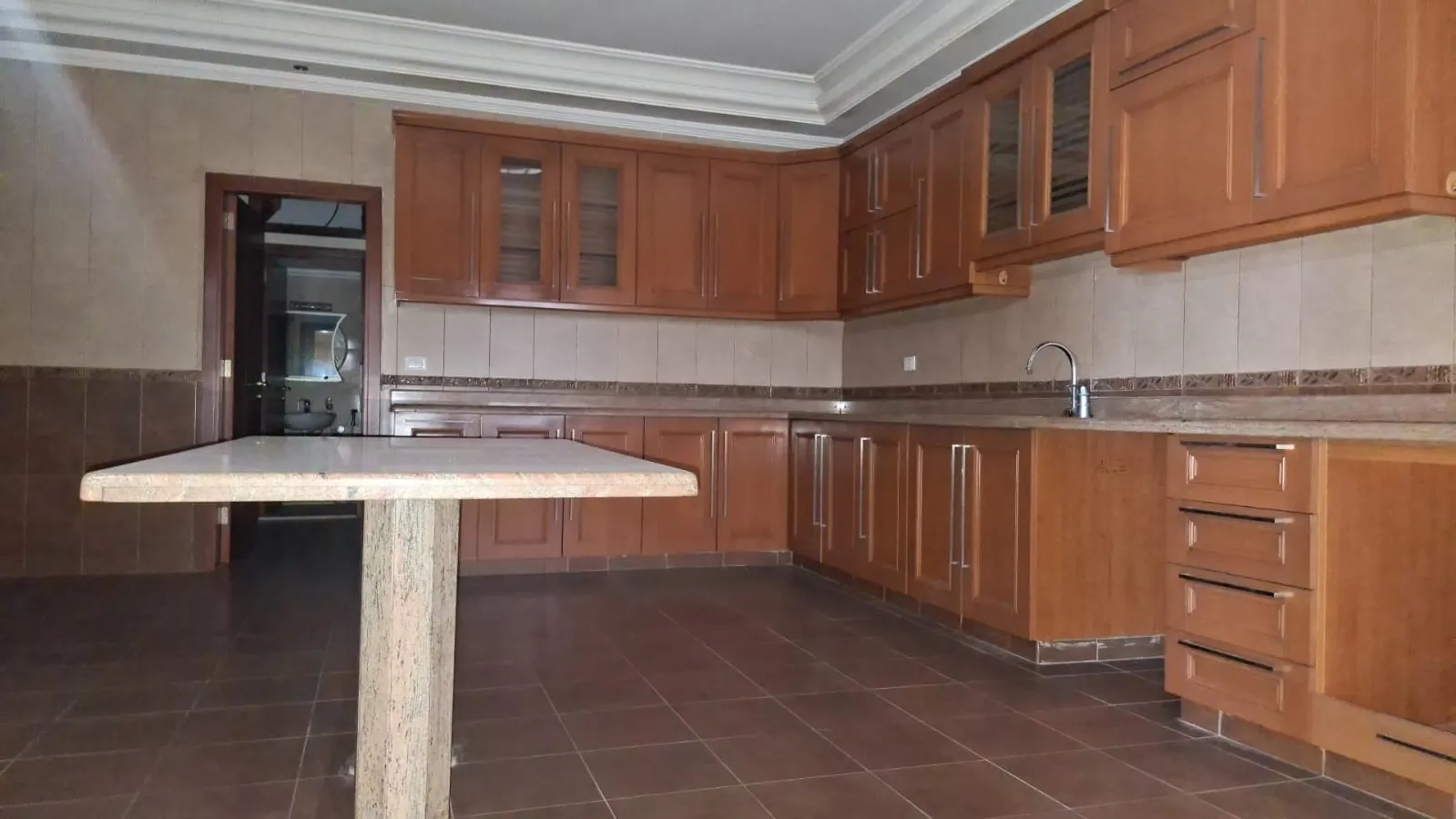 Spacious 3-Bedroom Apartment For Sale in Bir Hassan — الصورة 6