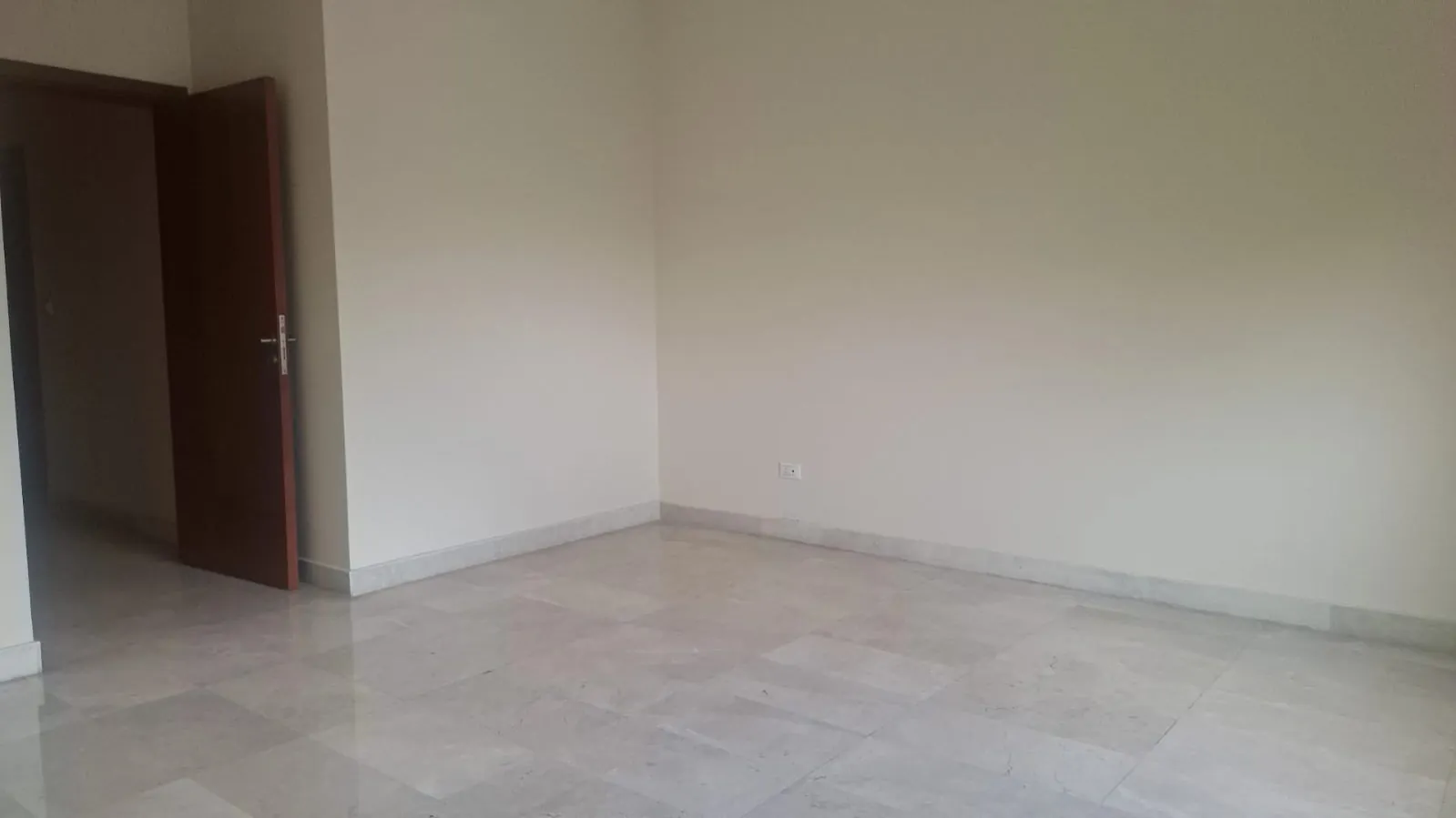 Spacious 3-Bedroom Apartment For Sale in Bir Hassan — الصورة 8