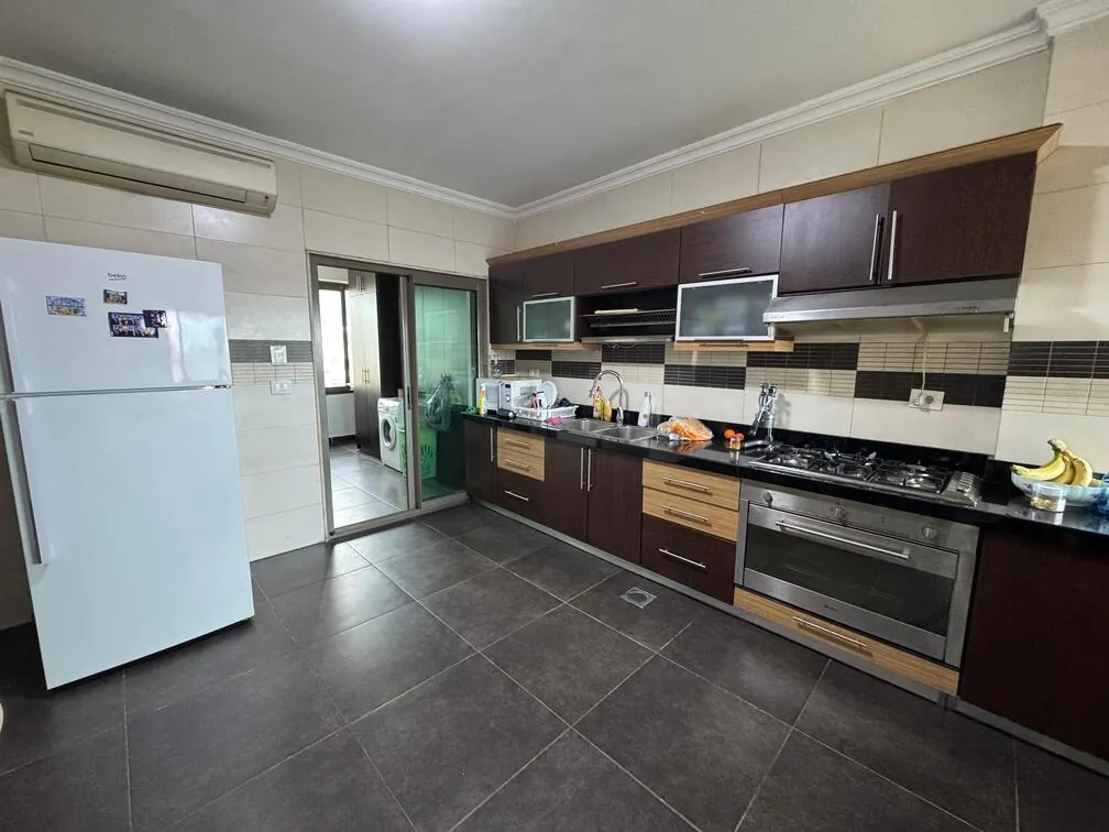 Spacious Apartment For Rent in Ras El Nabeh, Beirut — الصورة 4