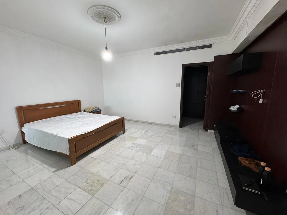 Spacious Apartment For Rent in Ras El Nabeh, Beirut — الصورة 5