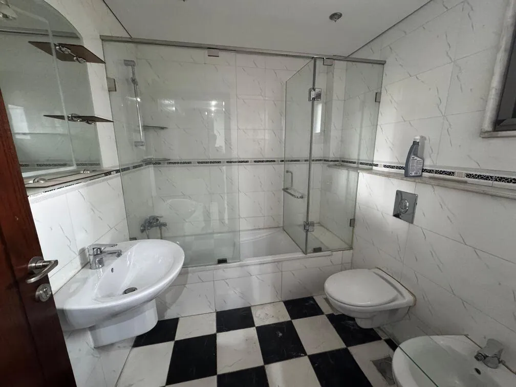 Spacious Apartment For Rent in Ras El Nabeh, Beirut — الصورة 8