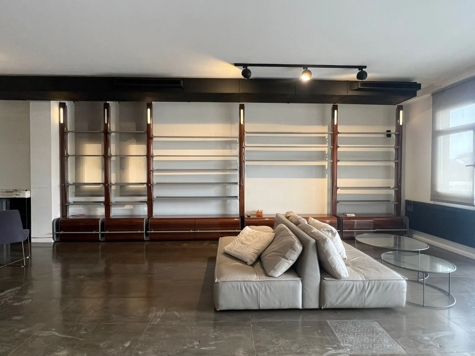 Semi-Furnished 3-Bedroom Apartment For Sale in Badaro — الصورة 3