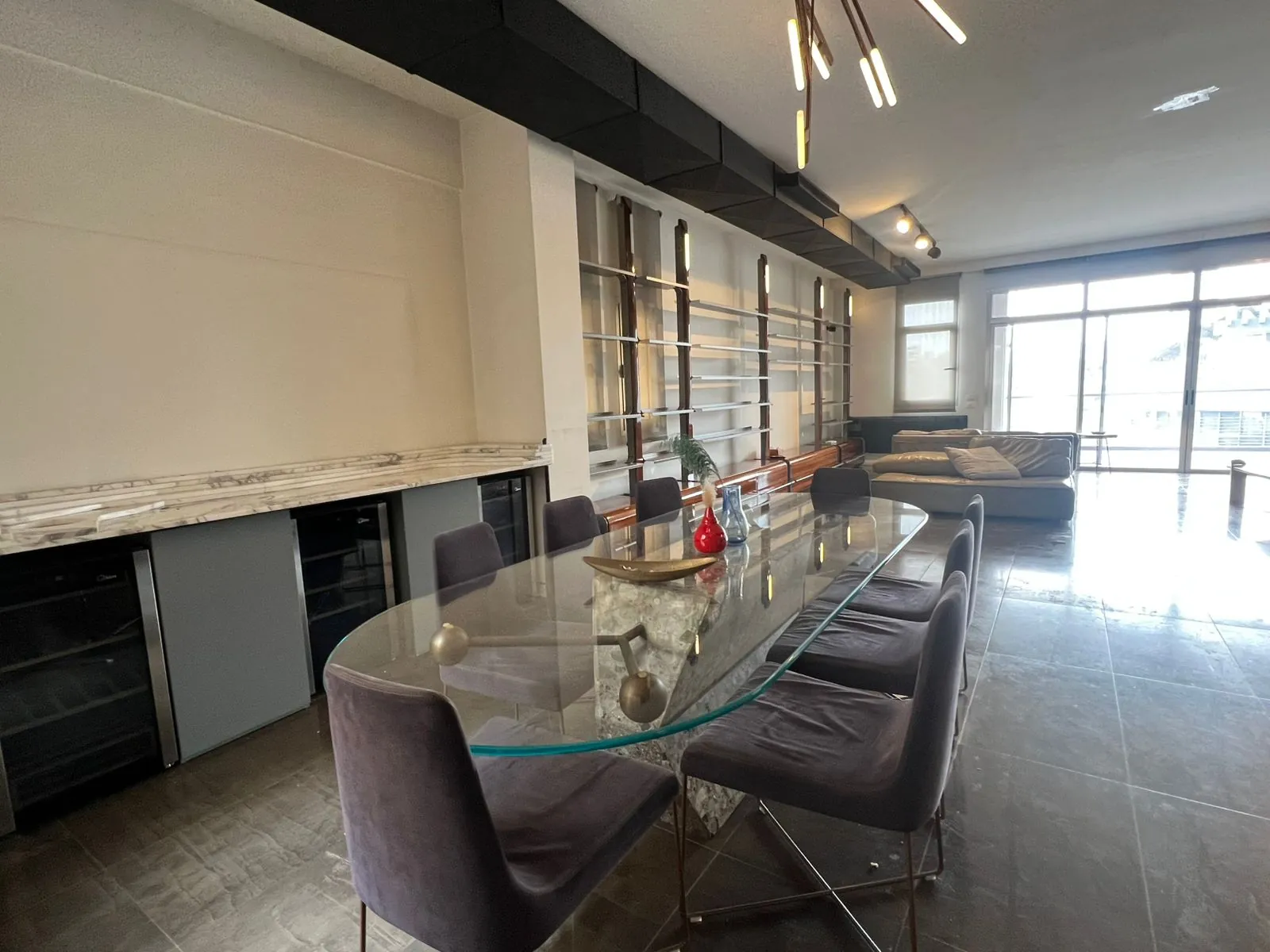 Semi-Furnished 3-Bedroom Apartment For Sale in Badaro — الصورة 4