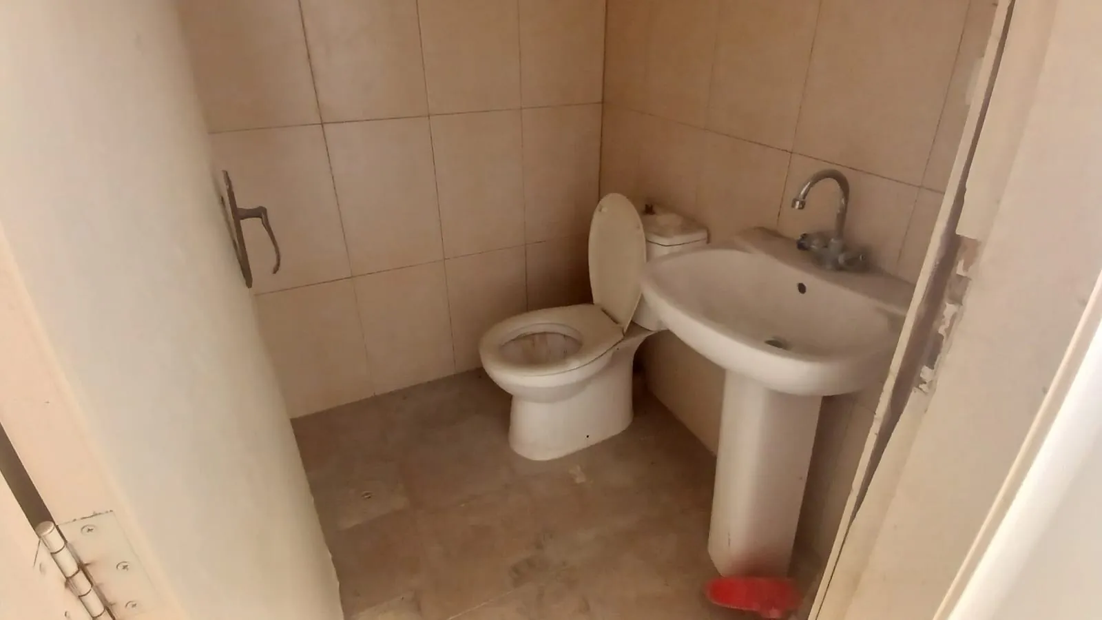 Exclusive! A 122 SQM Shop For Sale in Tilal Ain Saadeh — الصورة 8