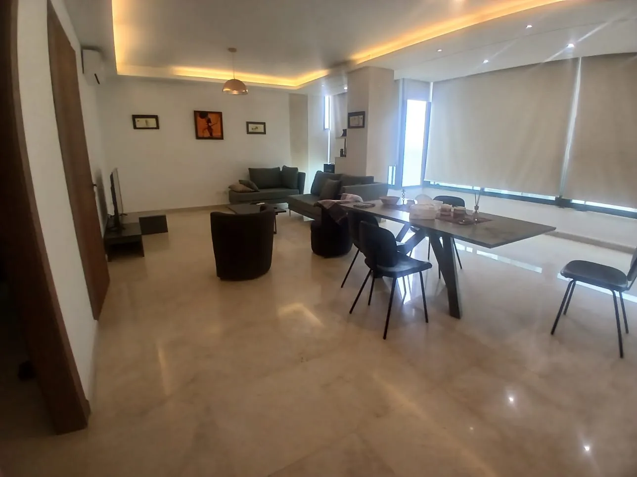 3-Bedroom Apartment For Sale in Ain El Mreisseh, Ras Beirut — الصورة 2