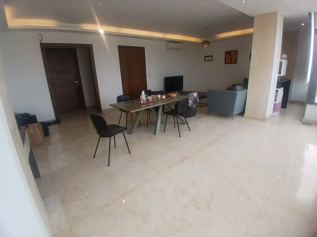 3-Bedroom Apartment For Sale in Ain El Mreisseh, Ras Beirut — الصورة 4