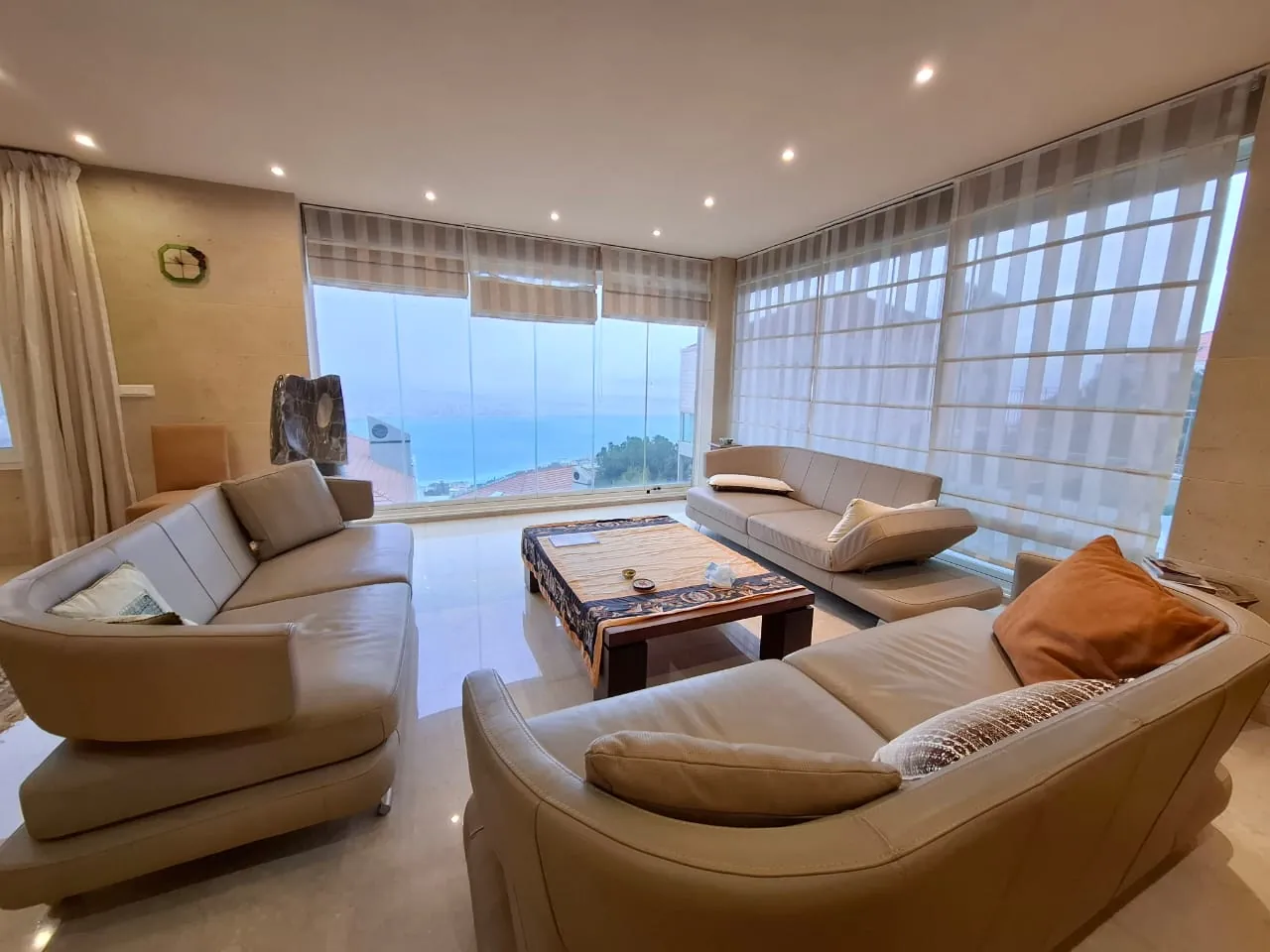 Exclusive ! High-End Apartment with Panoramic Sea View For Sale in Adma — الصورة 2