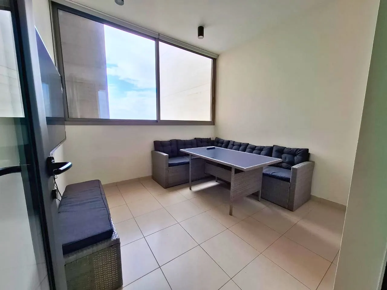 Spacious Apartment For Sale in a Gated Community in Sahel Alma — الصورة 4