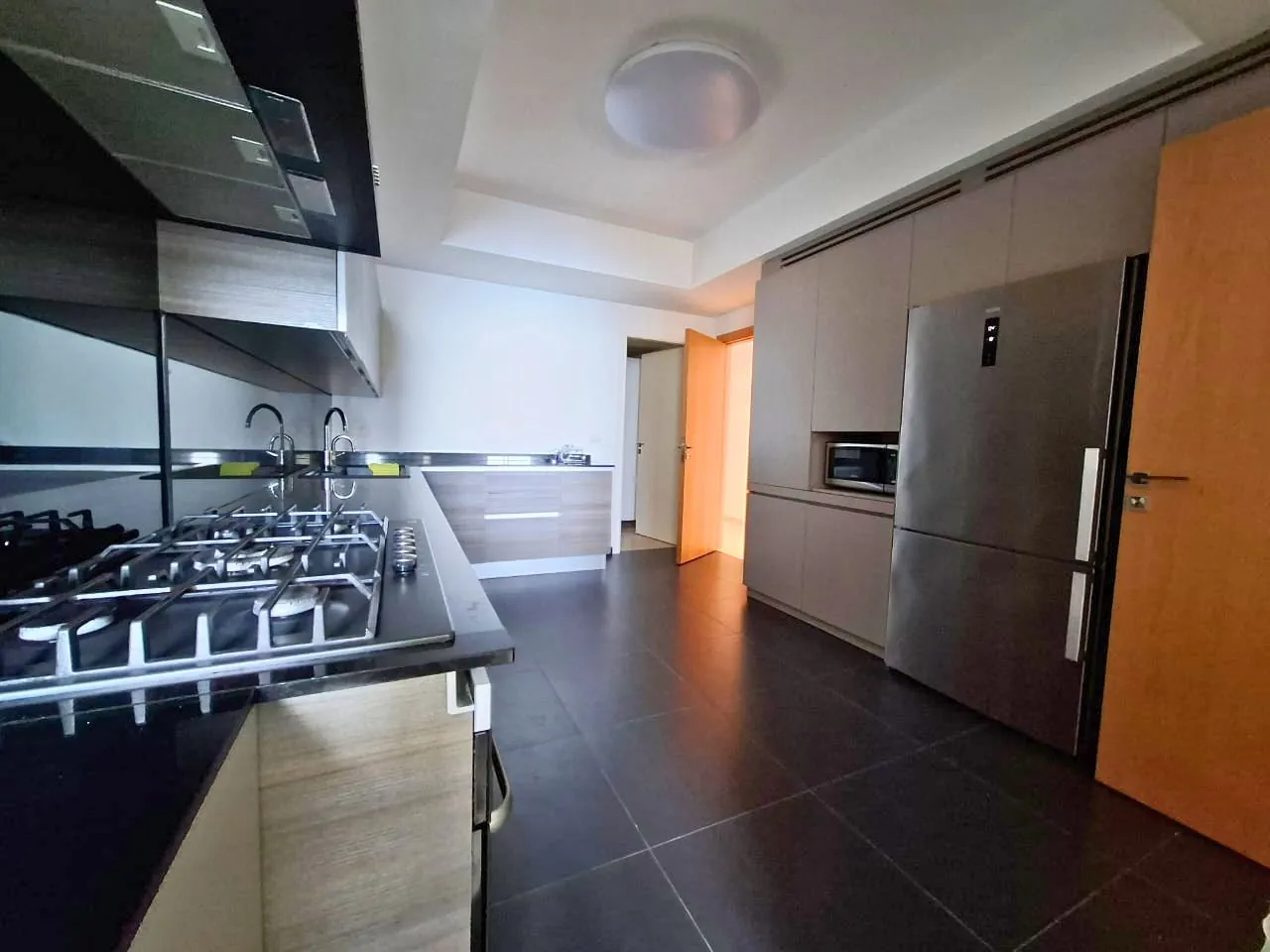Spacious Apartment For Sale in a Gated Community in Sahel Alma — الصورة 5