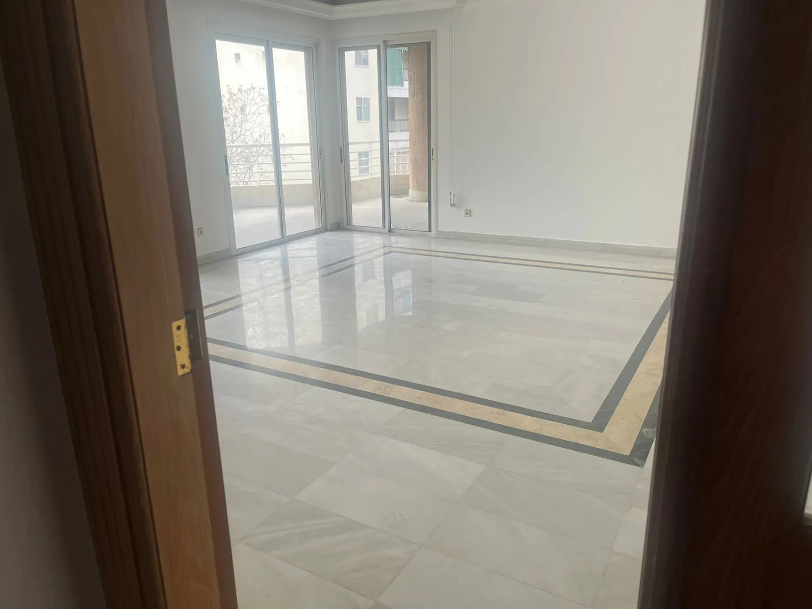 4-Bedroom Apartment For Rent in Hamra, Jeanne D'arc