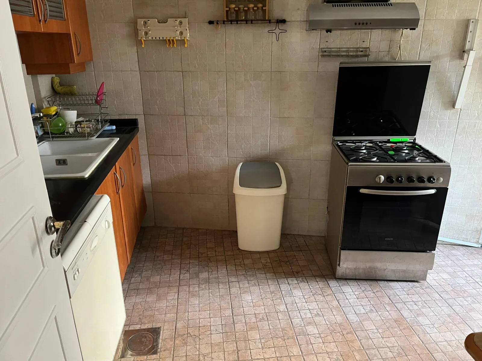 Modern & Furnished Apartment For Rent in Hamra, Beirut — الصورة 3