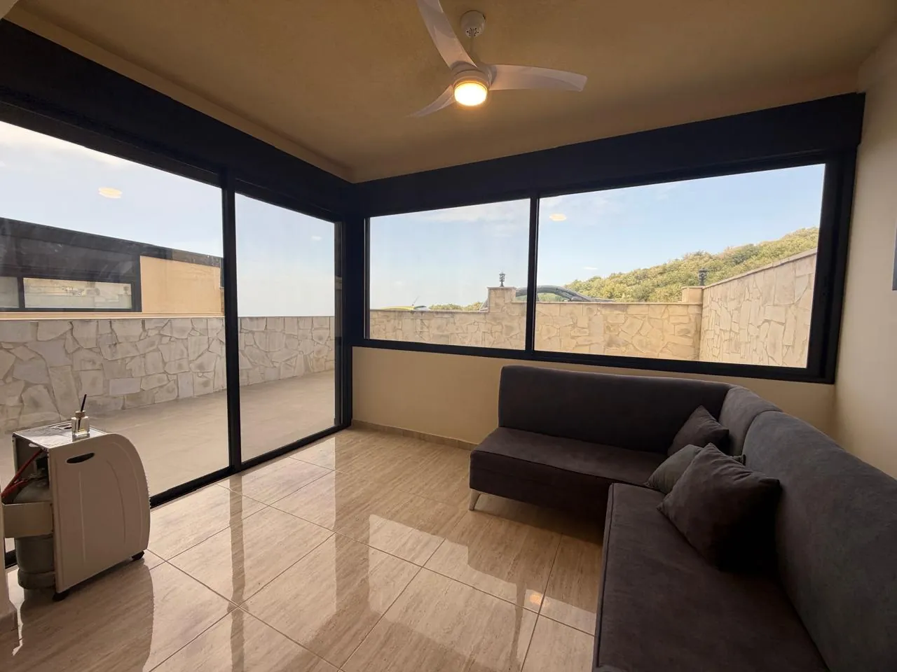Brand New Unfurnished Apartment With Terrace For Sale in Batroun — الصورة 4