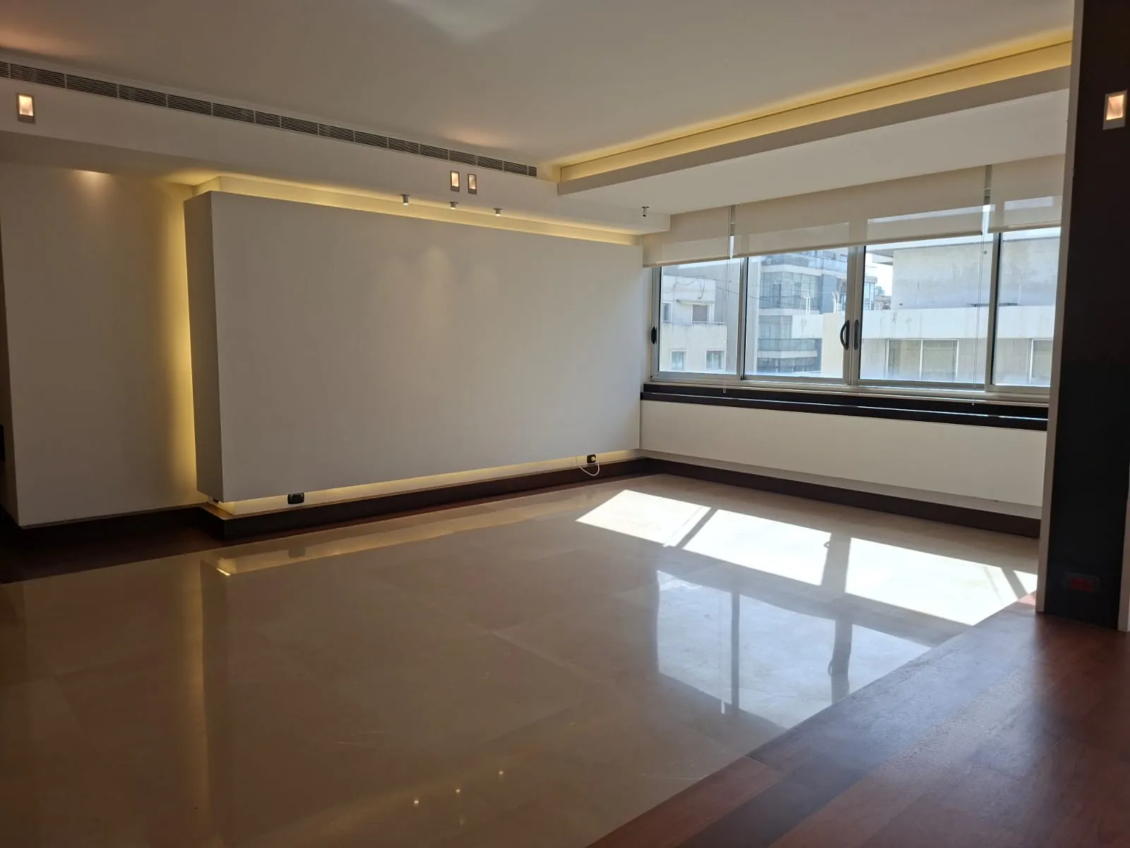 Super Deluxe Renovated Apartment For Sale in Prime Location in Verdun, Beirut — الصورة 3