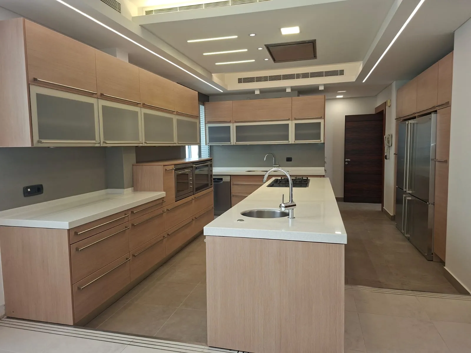 Super Deluxe Renovated Apartment For Sale in Prime Location in Verdun, Beirut — الصورة 6