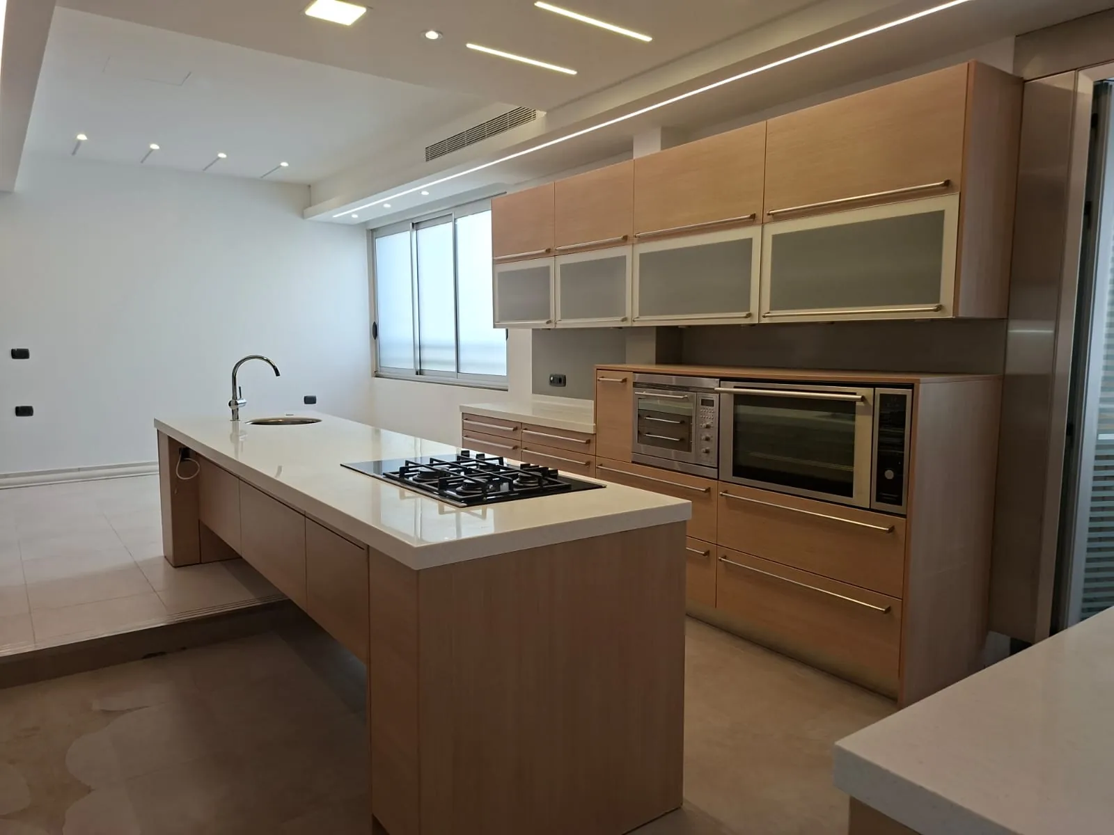 Super Deluxe Renovated Apartment For Sale in Prime Location in Verdun, Beirut — الصورة 8