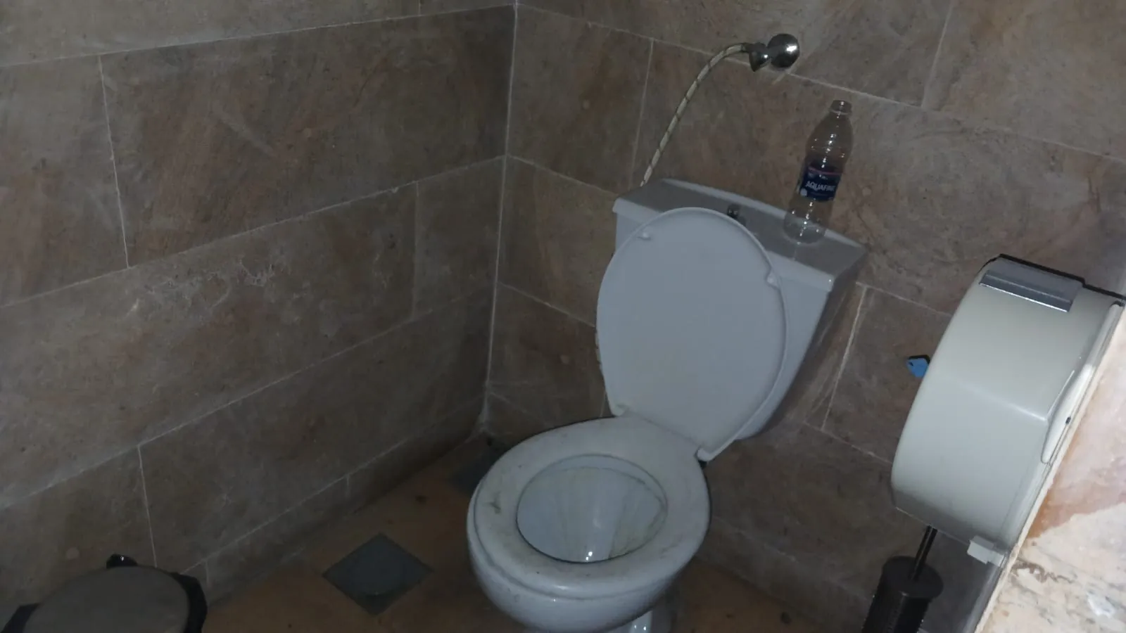 A 60 SQM Shop With Terrace For Rent in Jdeideh — photo 3