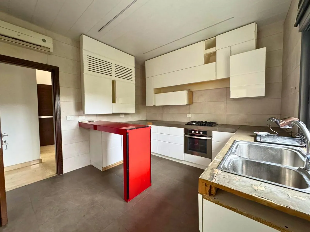 Spacious Apartment For Sale in Montverde — الصورة 3