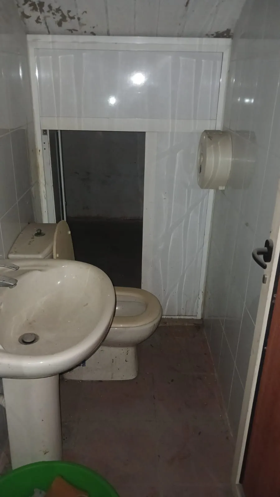 A 100 SQM Warehouse For Rent in Jdeideh — photo 3