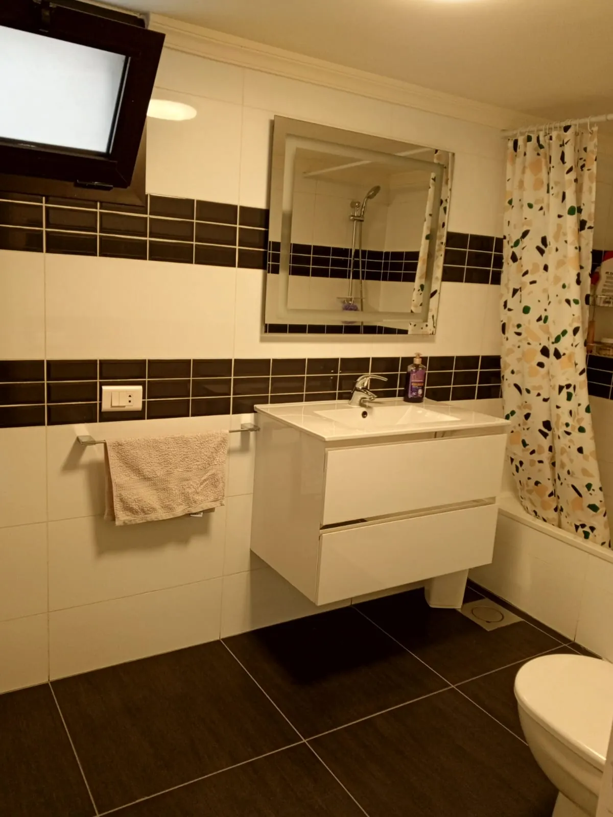 Semi-Furnished Apartment With Sea View For Sale in Hboub, Jbeil — الصورة 10