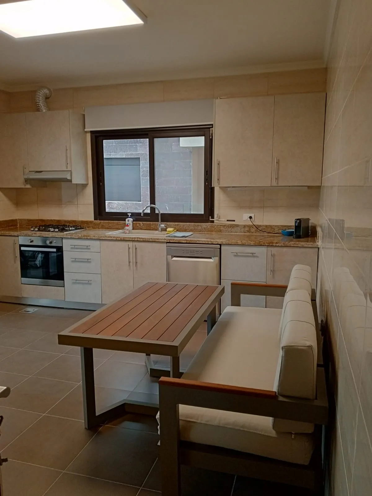 Semi-Furnished Apartment With Sea View For Sale in Hboub, Jbeil — الصورة 3