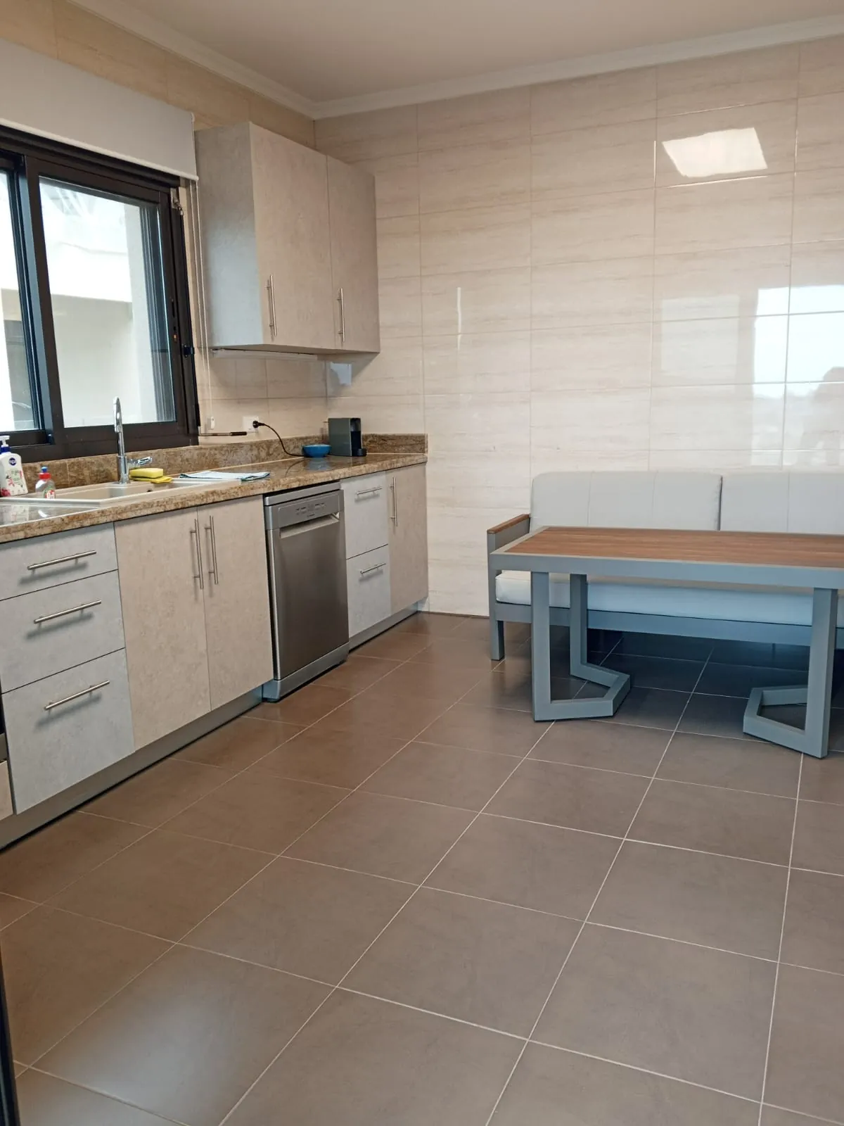 Semi-Furnished Apartment With Sea View For Sale in Hboub, Jbeil — الصورة 7